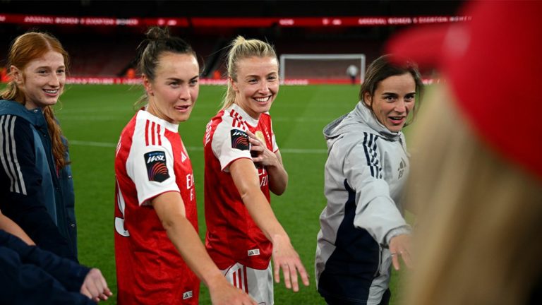 Leah-in-the-huddle_sjyouwm1.jpg