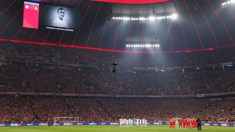 ND-CHAMPIONS-VUELTA-CUARTOS-BAYERN-MUNICH-RM-MINUTO-DE-SILENCIO_AV20100.webp