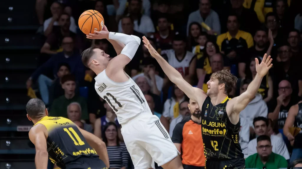 ND-HEZONJA-RS863137_J09-LLT-RMB-Firmar-acb-Photo-Emilio-Cobos-1.webp