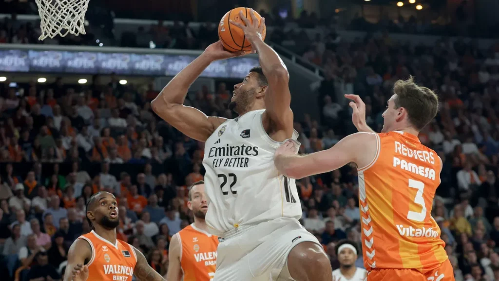 ND-VALENCIA-BASKET-REAL-MADRID-TAVARES-RS910360.webp