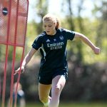 Smilla-strikes-the-ball_ybohu69y.jpg