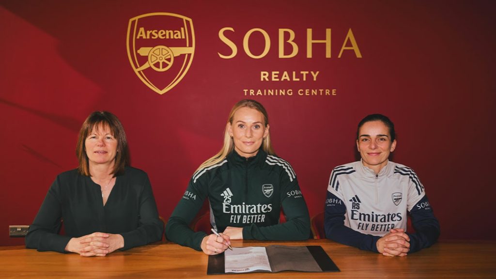 Stina-signs-a-new-contract_jyk4km0y.jpg