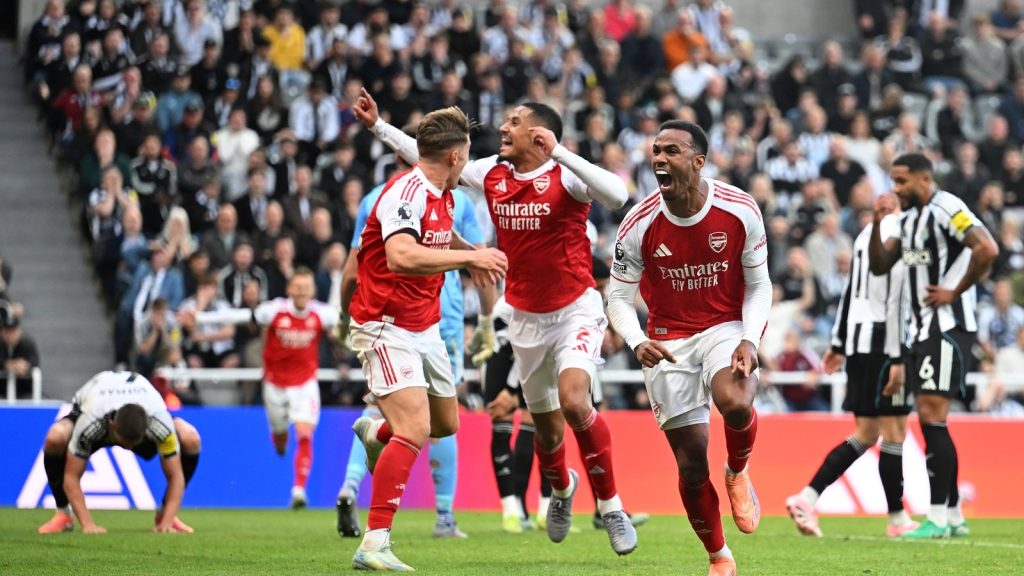newcastle-upon-tyne-england-gabriel-of-arsenal-celebrates-scoring-his-teams-second-goal_l1iihm4p.jpe