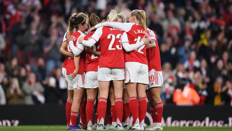 AWFC-huddle_hqo2bilh.jpg