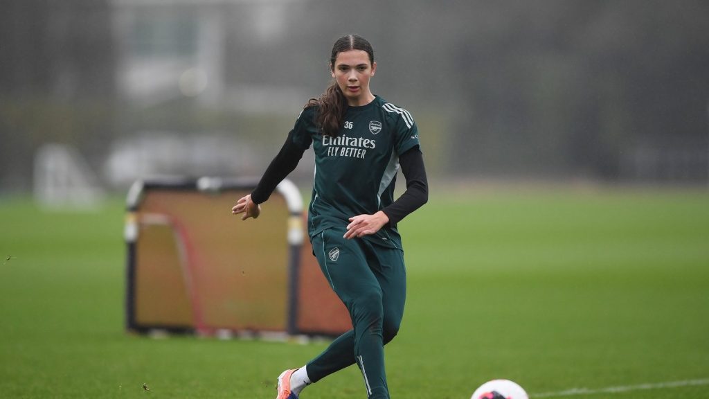 london-colney-england-cecily-wellesley-smith-of-arsenal-during-the-arsenal-women-training_ljkzyjde.j.jpeg