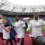 london-england-leandro-trossard-celebrates-scoring-the-arsenal-goal-with-william-saliba_wdnkpaw8.jpe