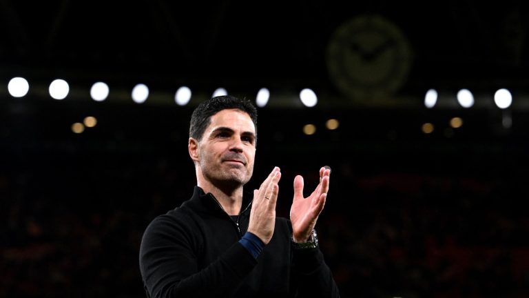 london-england-mikel-arteta-manager-of-arsenal-applauds-the-fans-after-the-teams-victory-in_ohzvawt8.jpeg