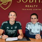 Foord-signing-a-contract_ypaem049.jpg