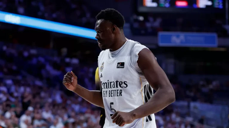 ND-LIGA-ENDESA-PLAYOFF-P1-RM-TENERIFE-ALEGRIA-SISSOKO_SG11018.webp