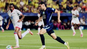 haitis-defender-jean-kevin-duverne-and-brazils-forward-gabriel-martinelli-fight-for-the-ball_r6m9bq1.jpeg