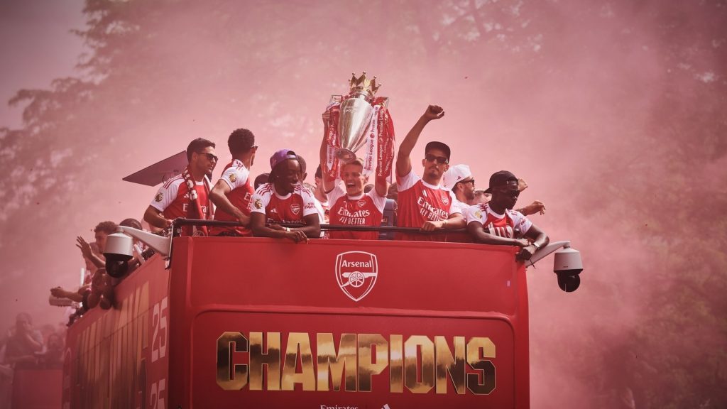 islington-england-martin-odegaard-of-arsenal-lifts-the-premier-league-trophy-on-top-of-the_gir8h6en.jpeg