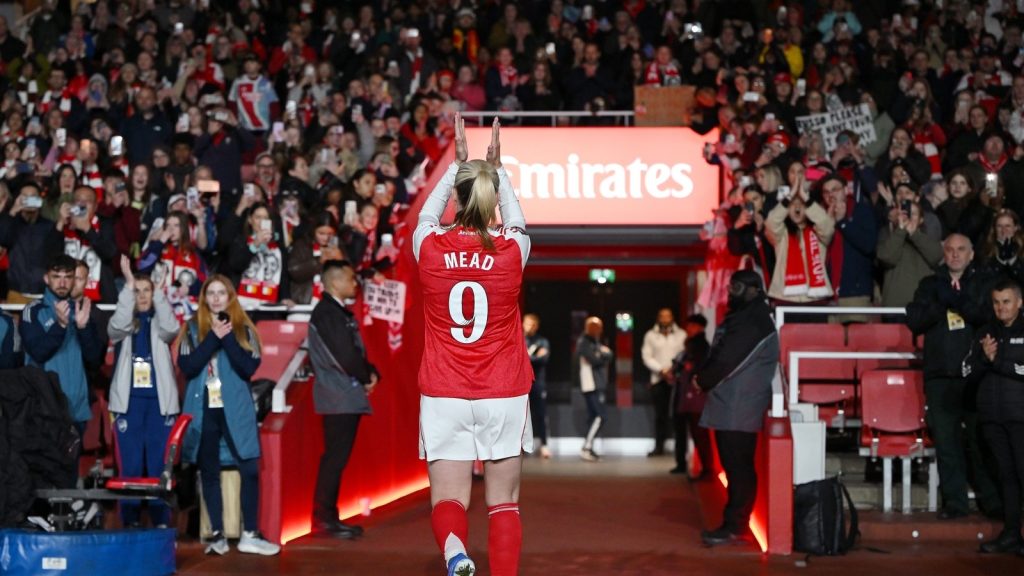 london-england-beth-mead-of-arsenal-applauds-fans-as-she-walks-out-the-tunnel-to-be_abylucls.jpeg