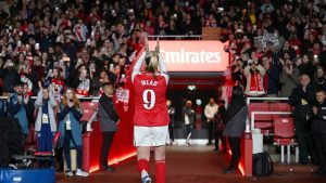 london-england-beth-mead-of-arsenal-applauds-fans-as-she-walks-out-the-tunnel-to-be_abylucls.jpeg